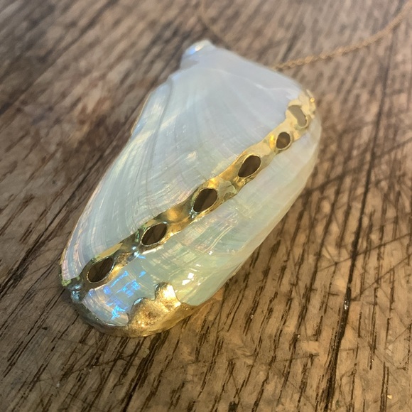 Beautiful Mother of Pearl Mussell Shell necklace w/ 24k gold - Picture 2 of 7